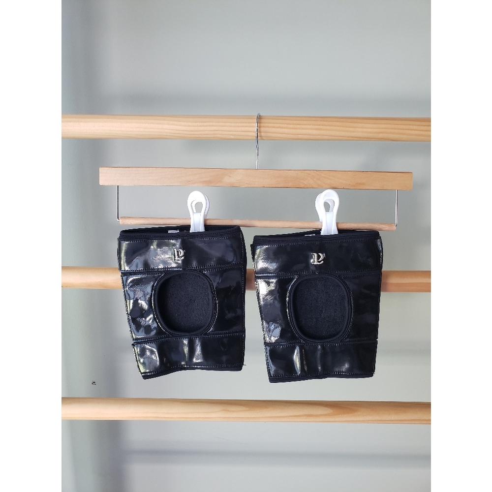 Sticky Pole Grip Knee Pads for Aerialists